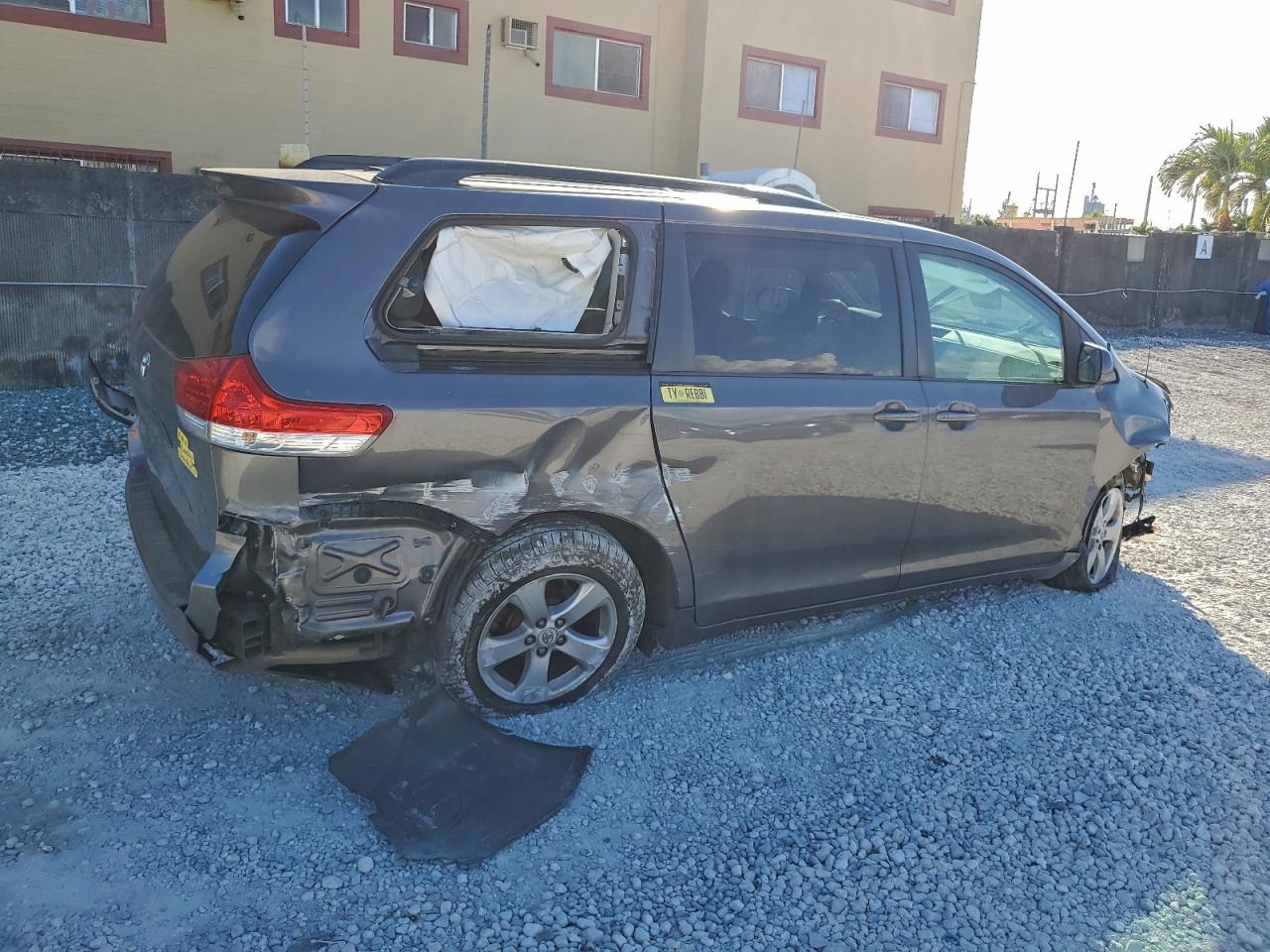 Toyota Sienna Le Image 5