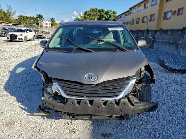 Toyota Sienna Le Image 3