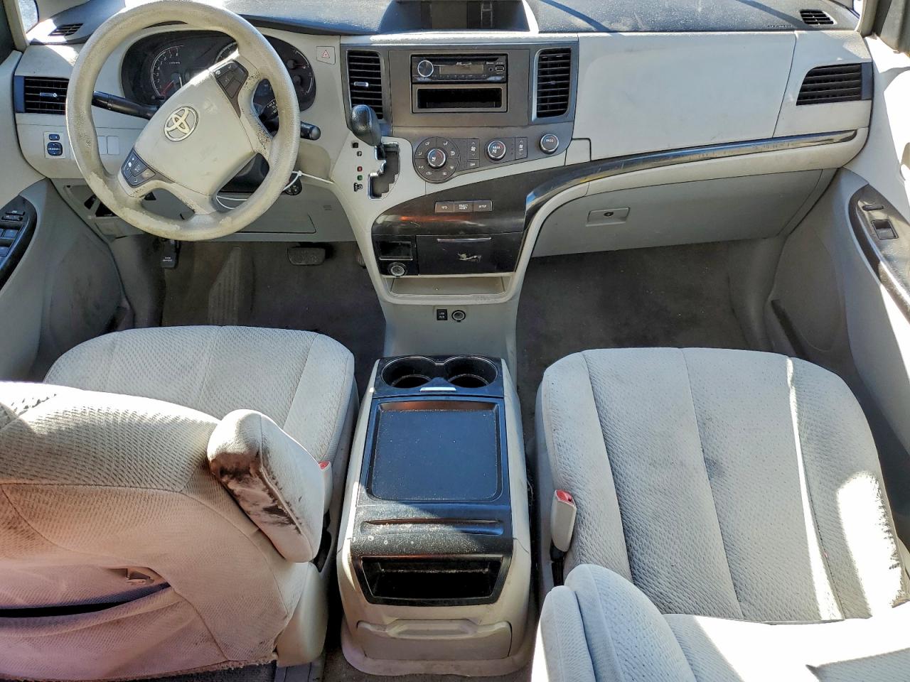 Toyota Sienna Le Image 12