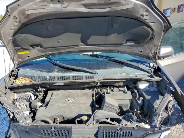 Toyota Sienna Le Image 11