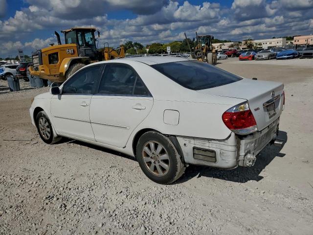 Toyota Camry Le Image 2