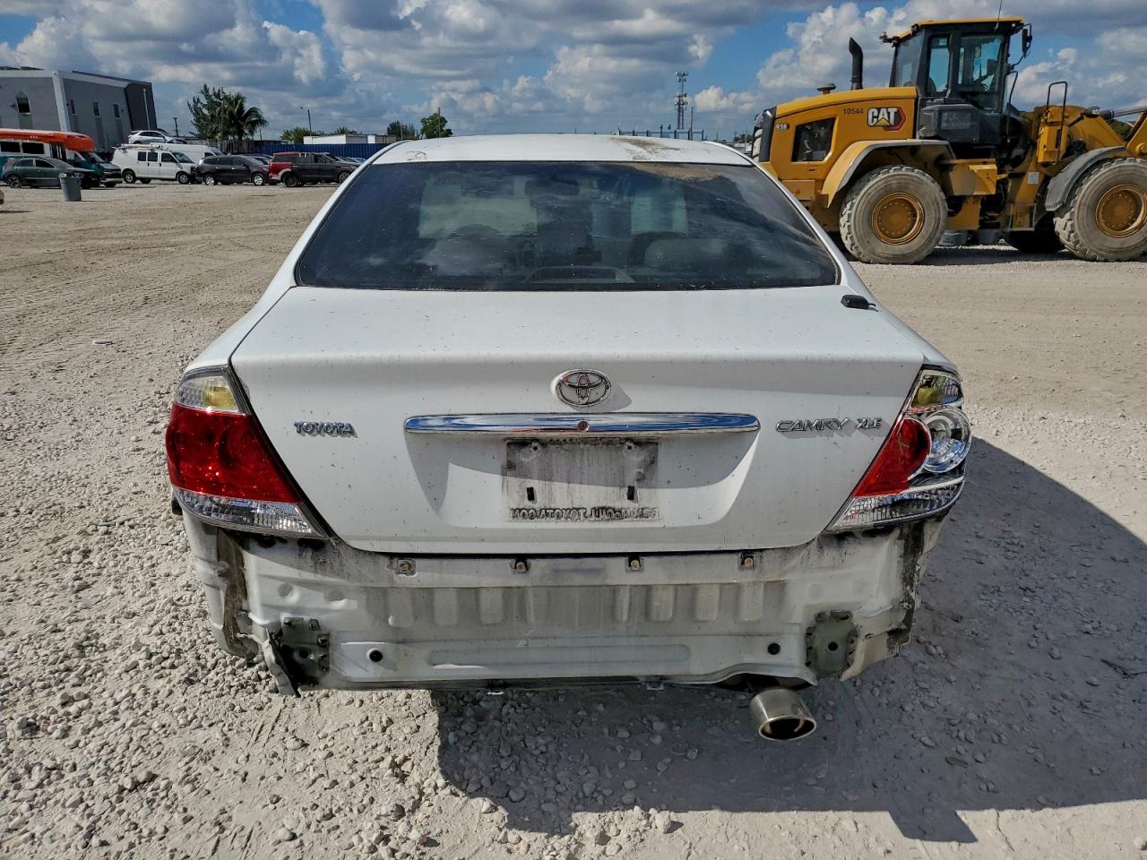 Toyota Camry Le Image 12