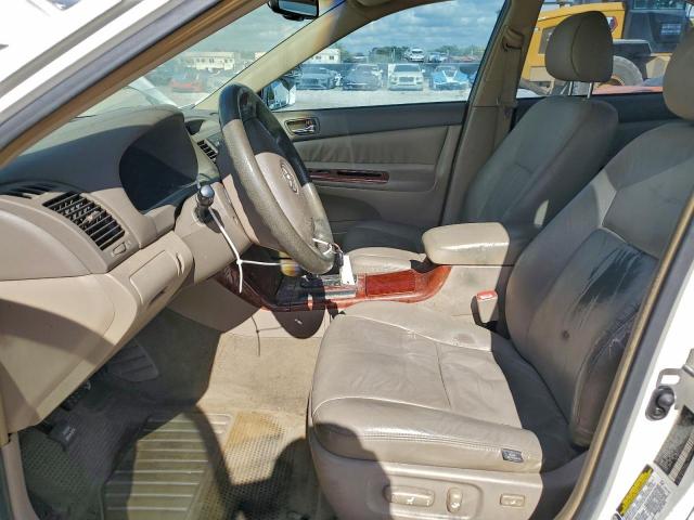 Toyota Camry Le Image 11