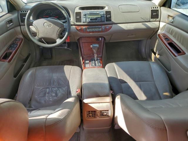 Toyota Camry Le Image 6