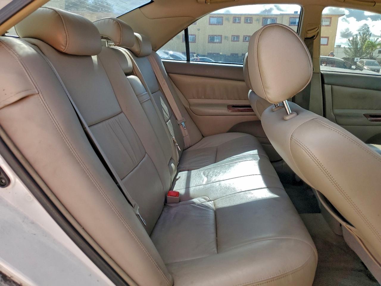 Toyota Camry Le Image 8