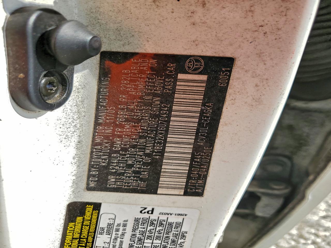 Toyota Camry Le Image 9