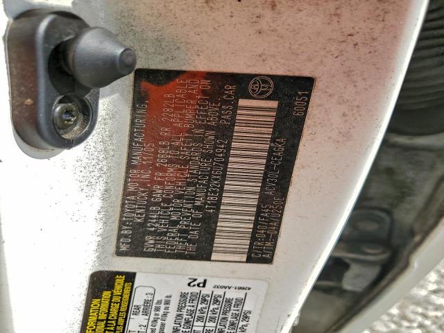 Toyota Camry Le Image 9