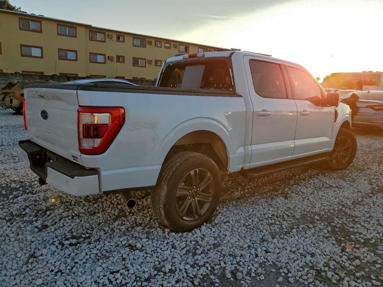 Ford F-150 Supercrew Image 12