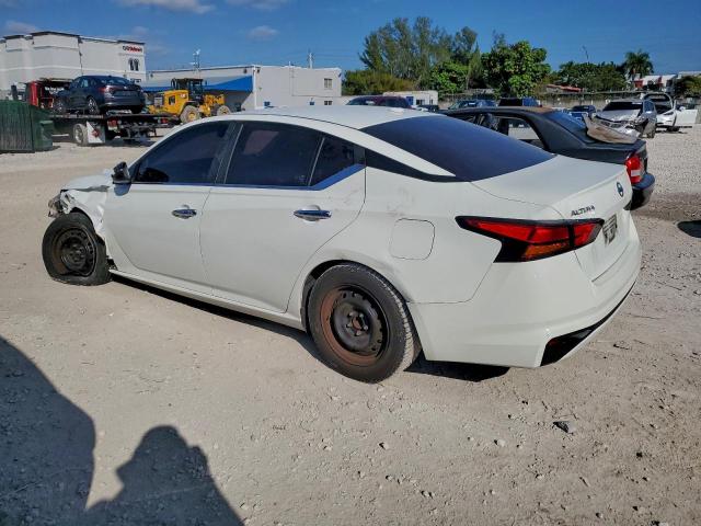 Nissan Altima S Image 2