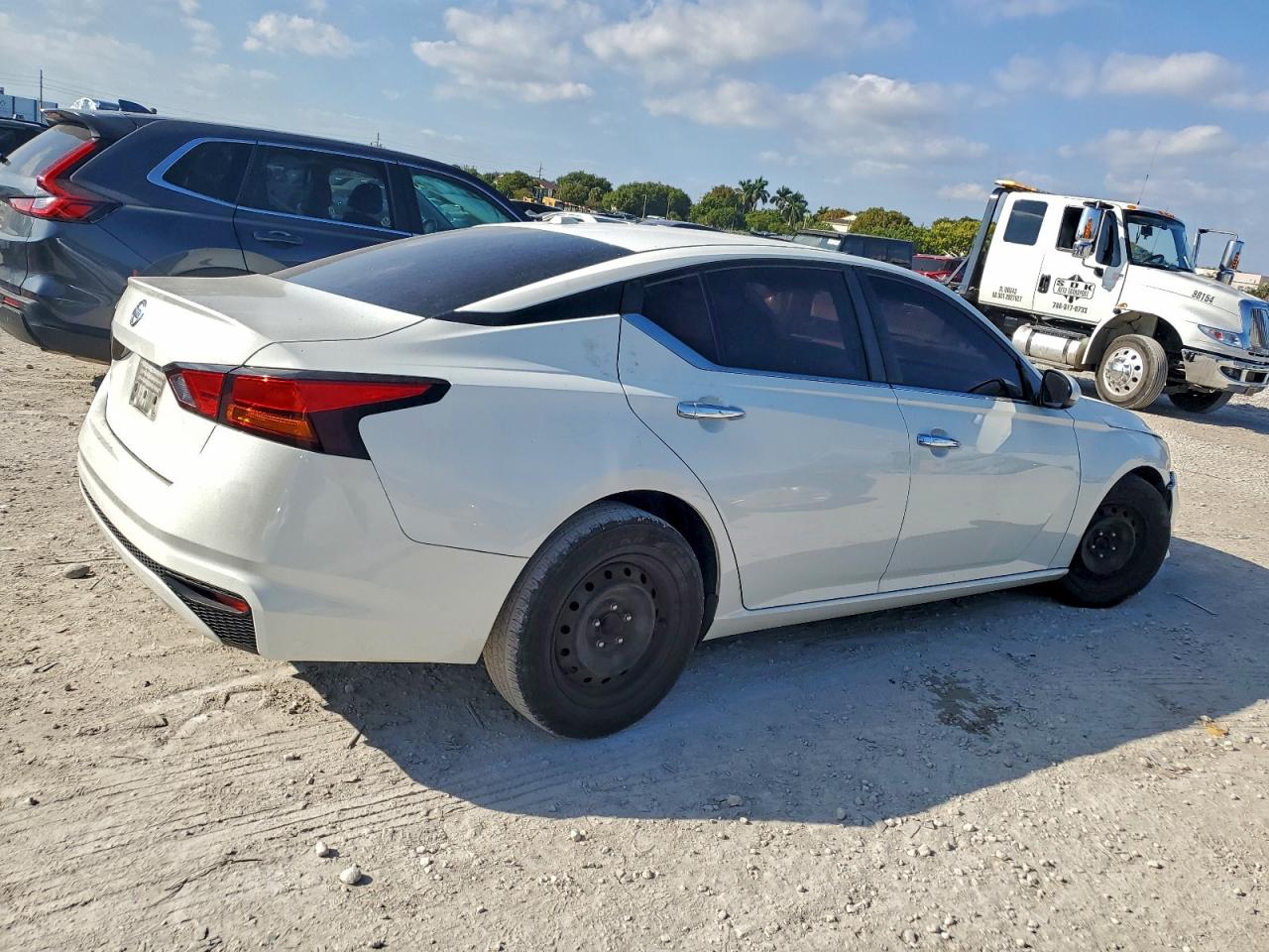 Nissan Altima S Image 3