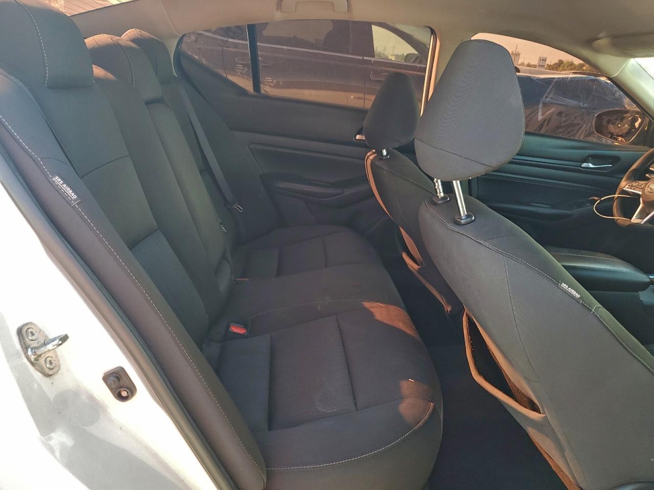 Nissan Altima S Image 10