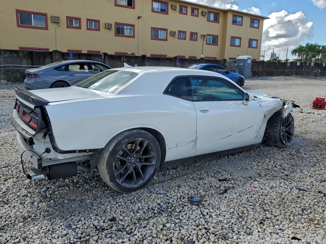 Dodge Challenger R/t Scat Pack Image 4
