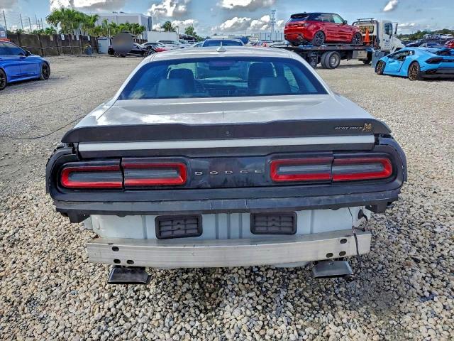 Dodge Challenger R/t Scat Pack Image 7