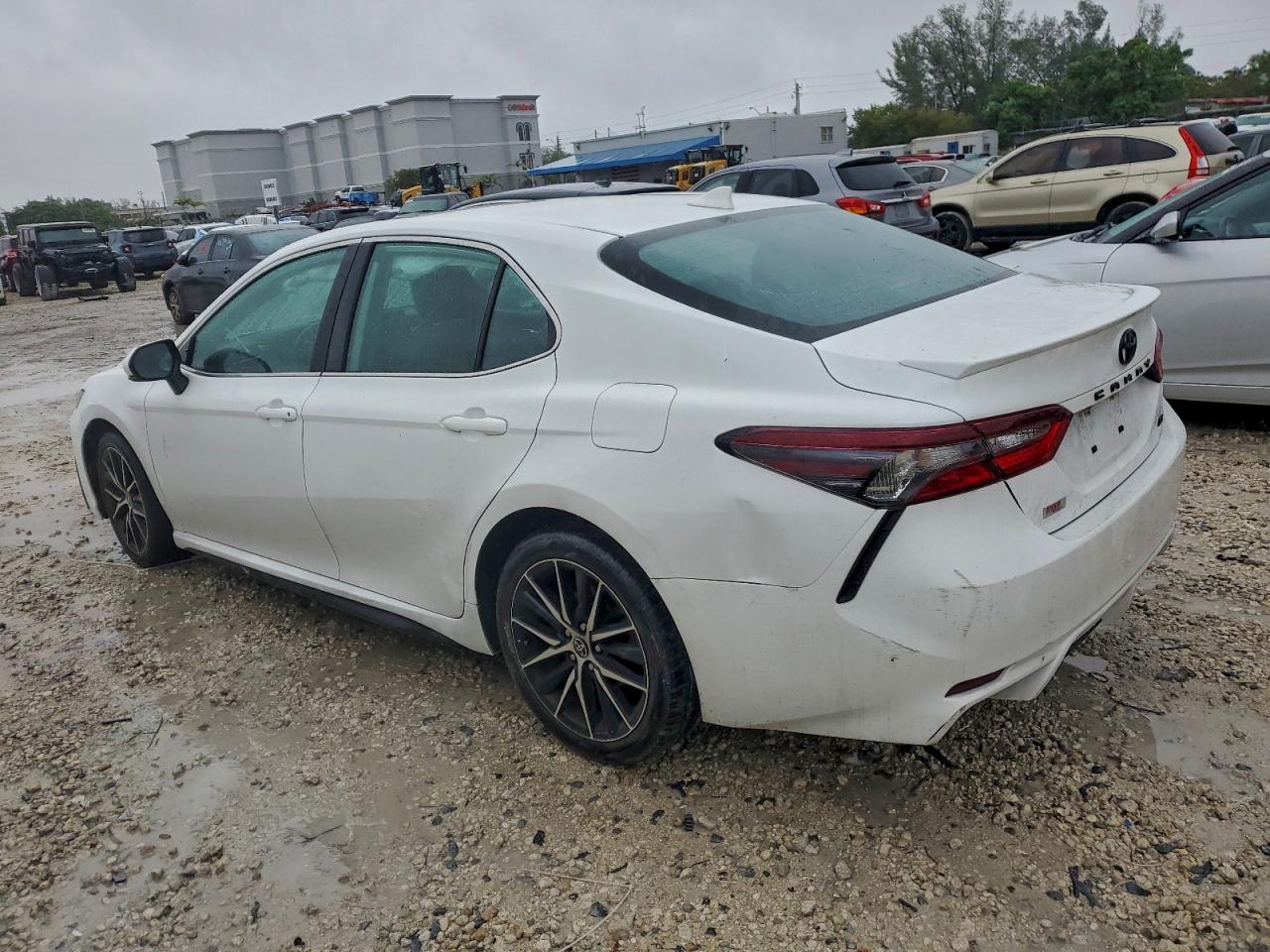 Toyota Camry Se Image 2