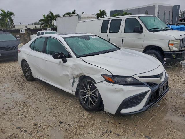 Toyota Camry Se Image 3