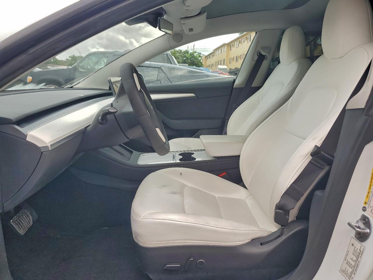 Tesla Model 3 Image 5