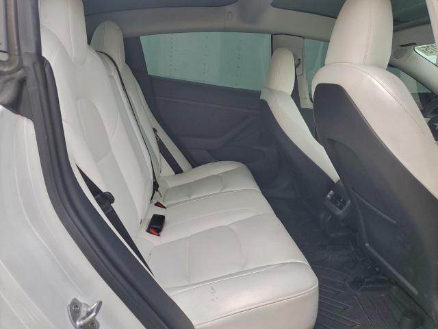 Tesla Model 3 Image 11