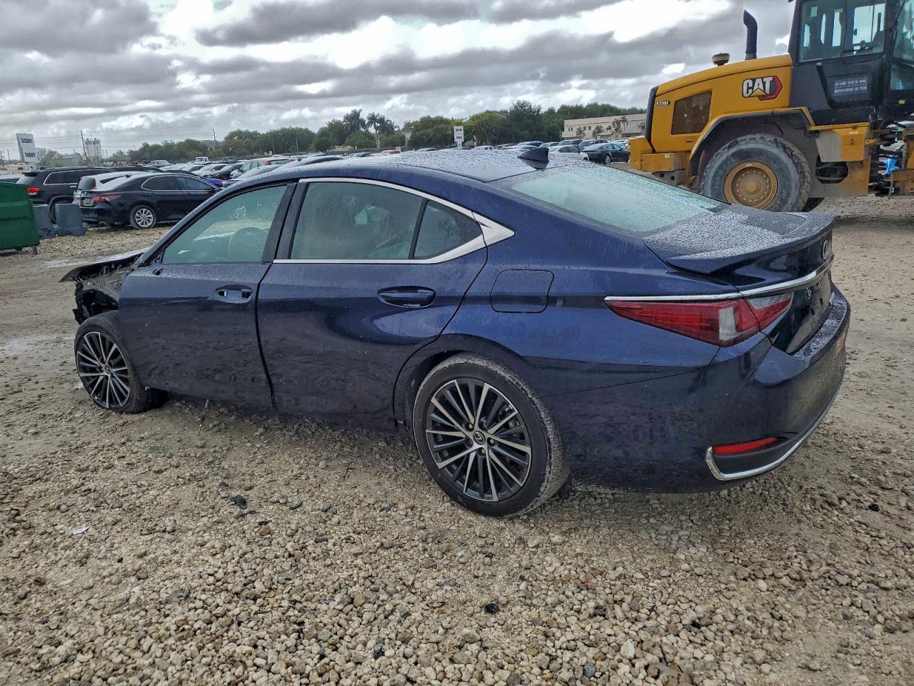 Lexus Es 300h Base Image 12