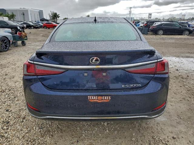 Lexus Es 300h Base Image 7