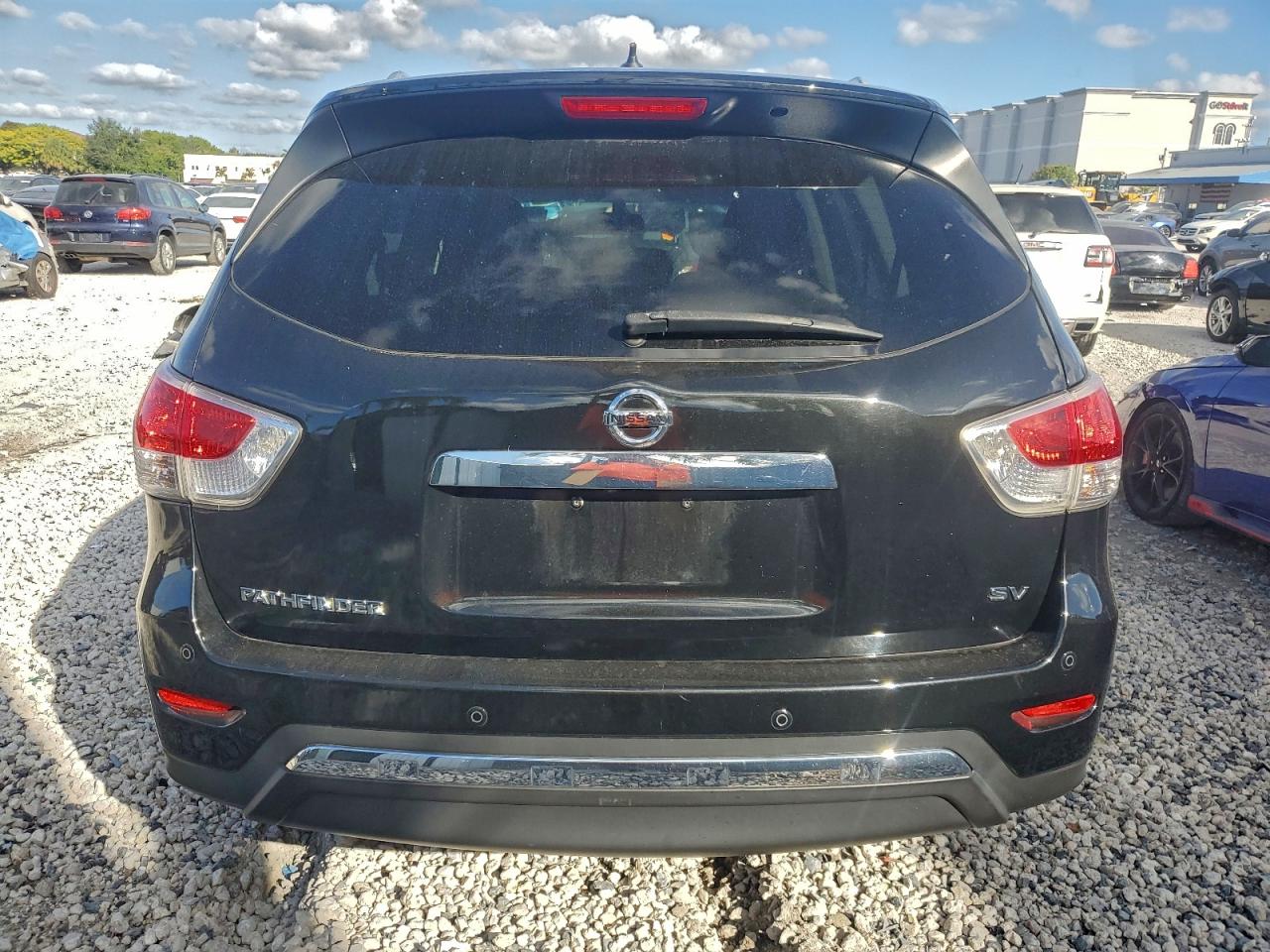 Nissan Pathfinder S Image 3