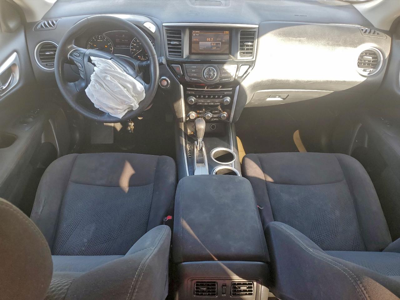 Nissan Pathfinder S Image 2