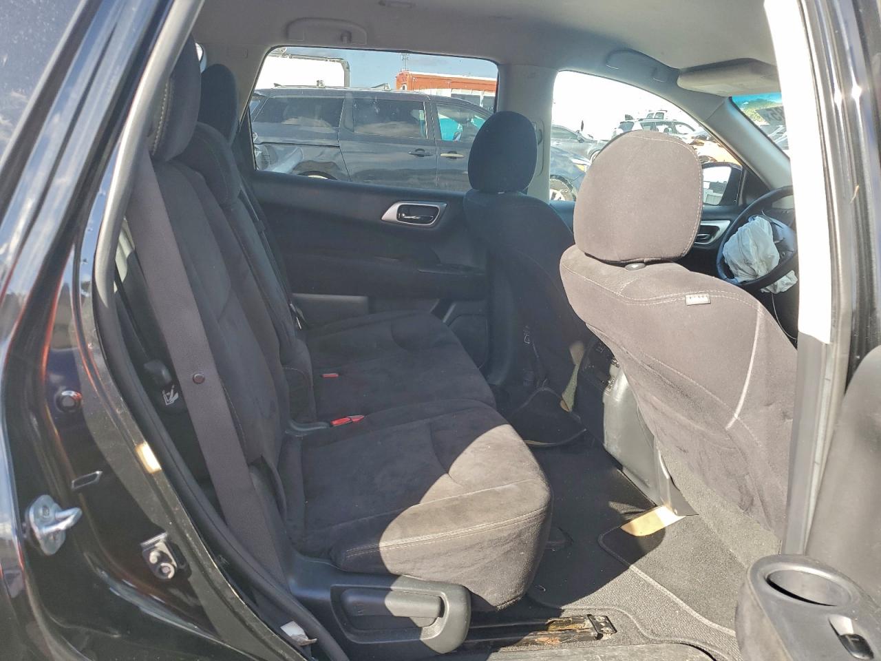 Nissan Pathfinder S Image 9