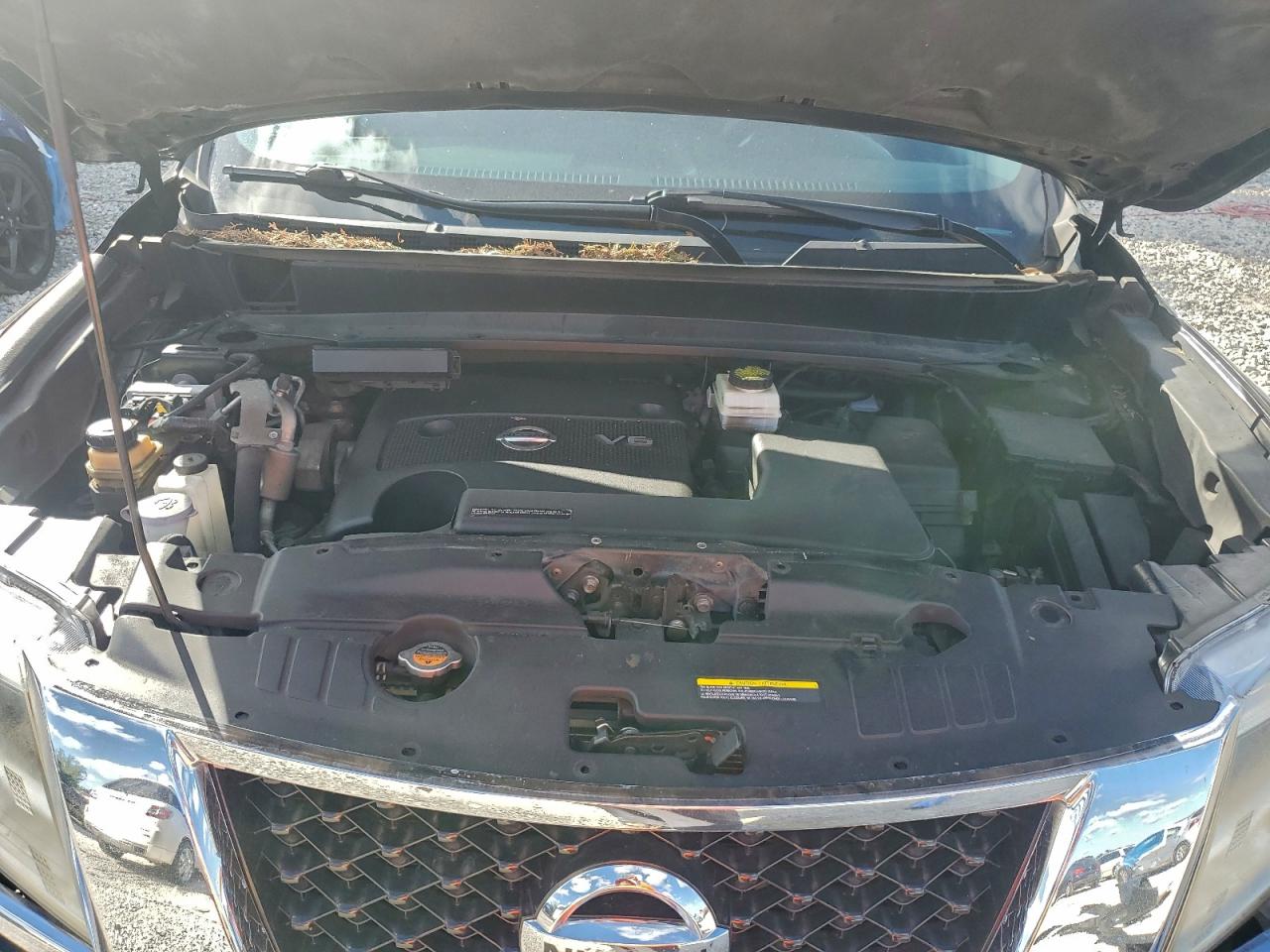 Nissan Pathfinder S Image 12