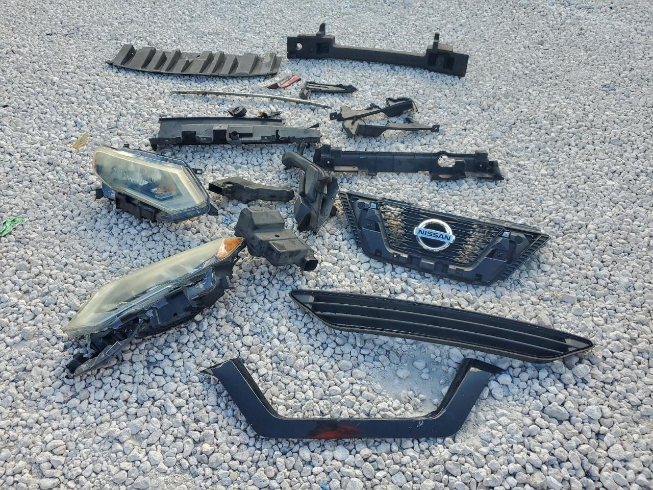 Nissan Rogue S Image 11