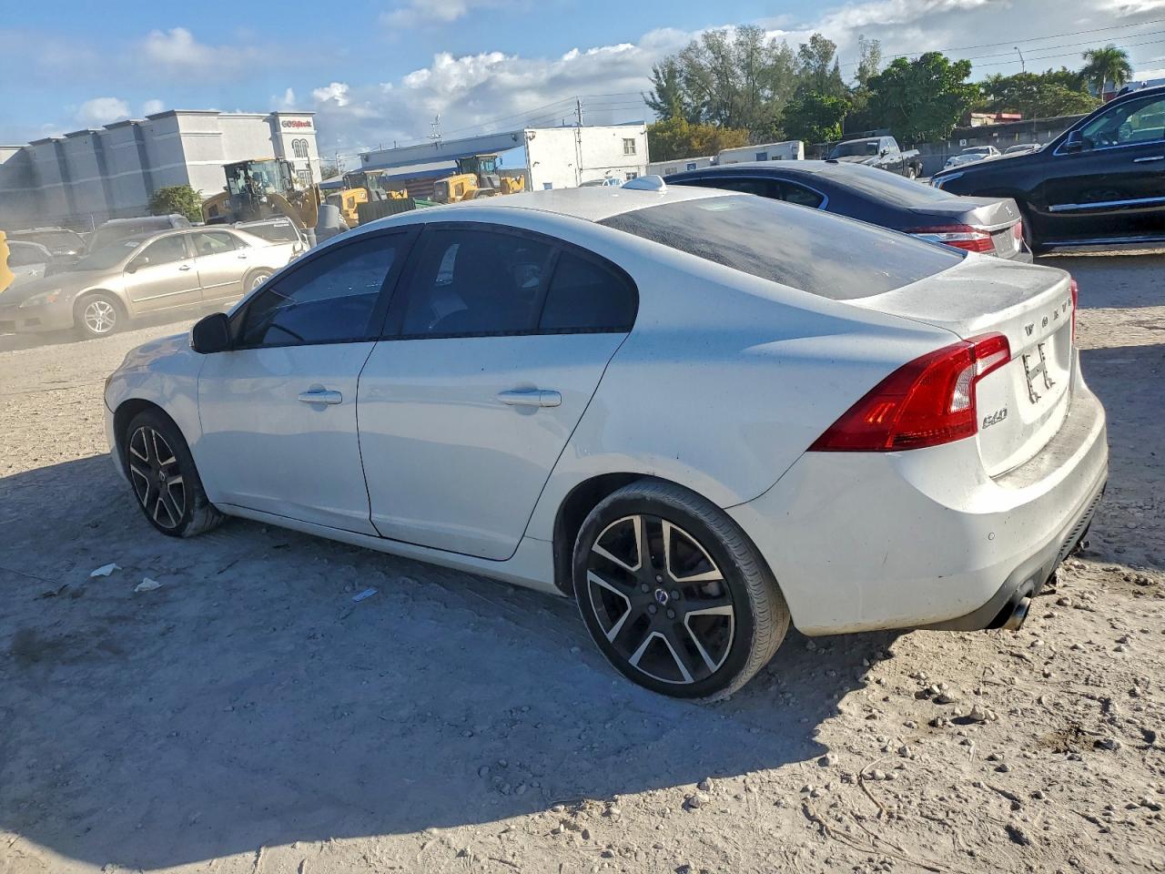 Volvo S60 Dynamic Image 11