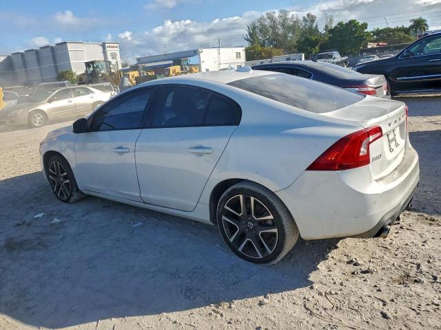 Volvo S60 Dynamic Image 11