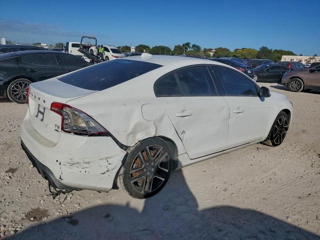 Volvo S60 Dynamic Image 2