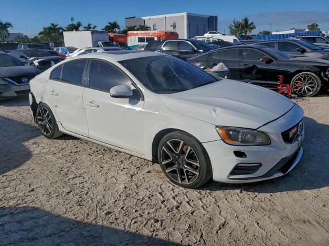 Volvo S60 Dynamic Image 10