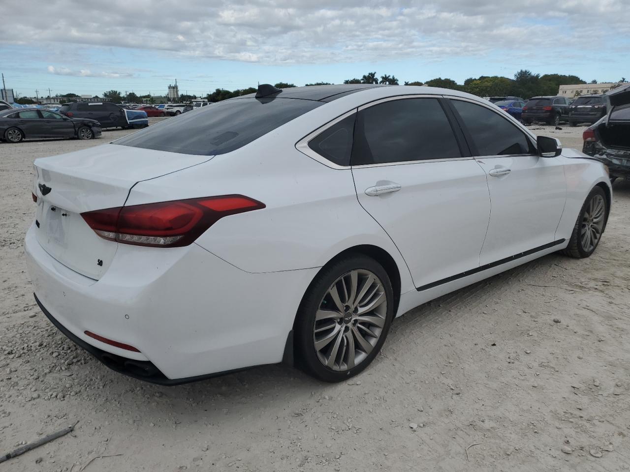 Hyundai Genesis 5.0l Image 2