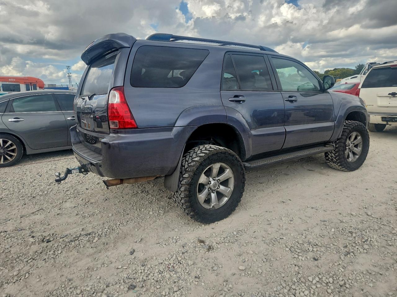 Toyota 4Runner Limited Image 2