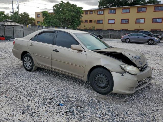 Toyota Camry Le Image 10