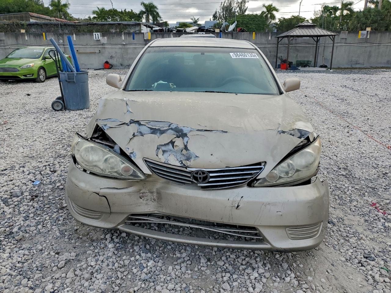 Toyota Camry Le Image 6