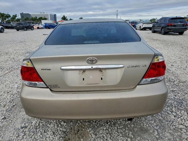 Toyota Camry Le Image 3