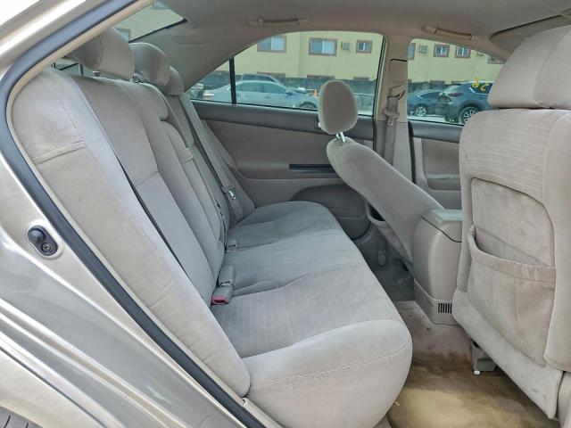 Toyota Camry Le Image 7