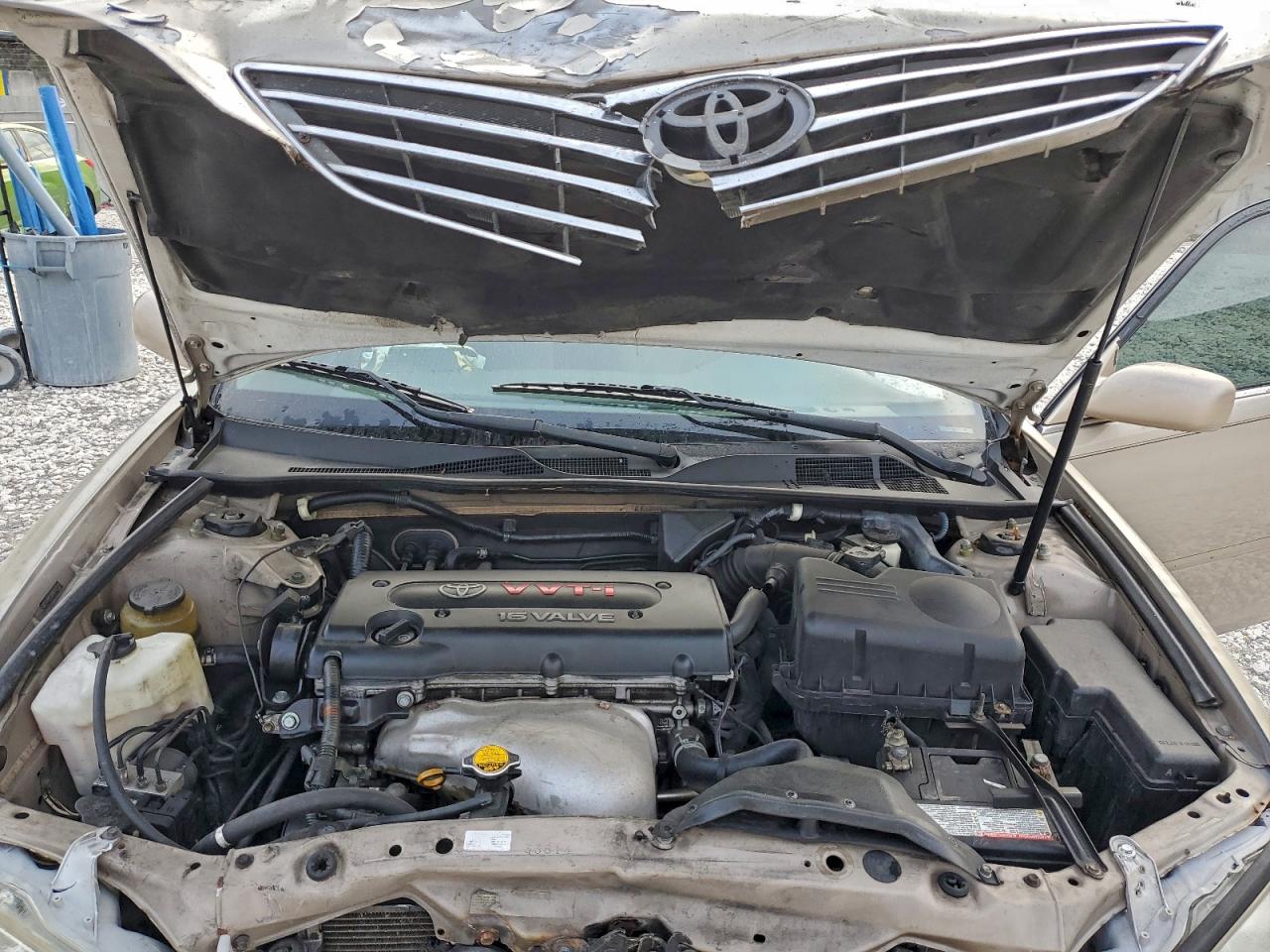 Toyota Camry Le Image 12