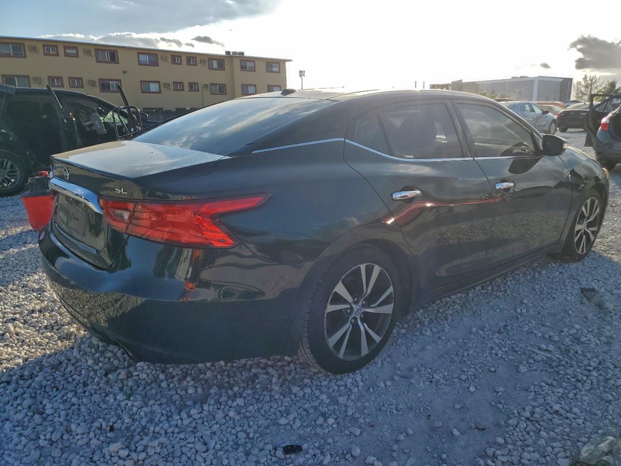 Nissan Maxima 3.5s Image 2