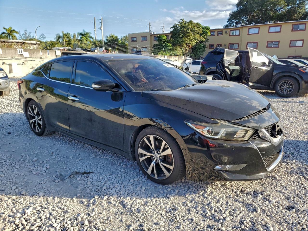 Nissan Maxima 3.5s Image 3