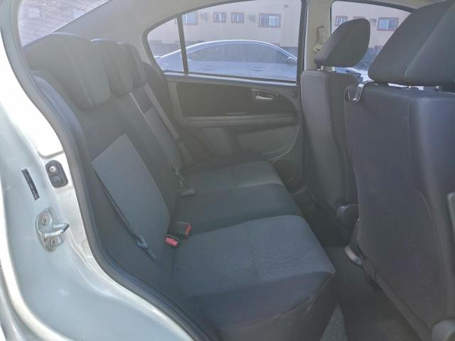 Suzuki SX4 Image 9