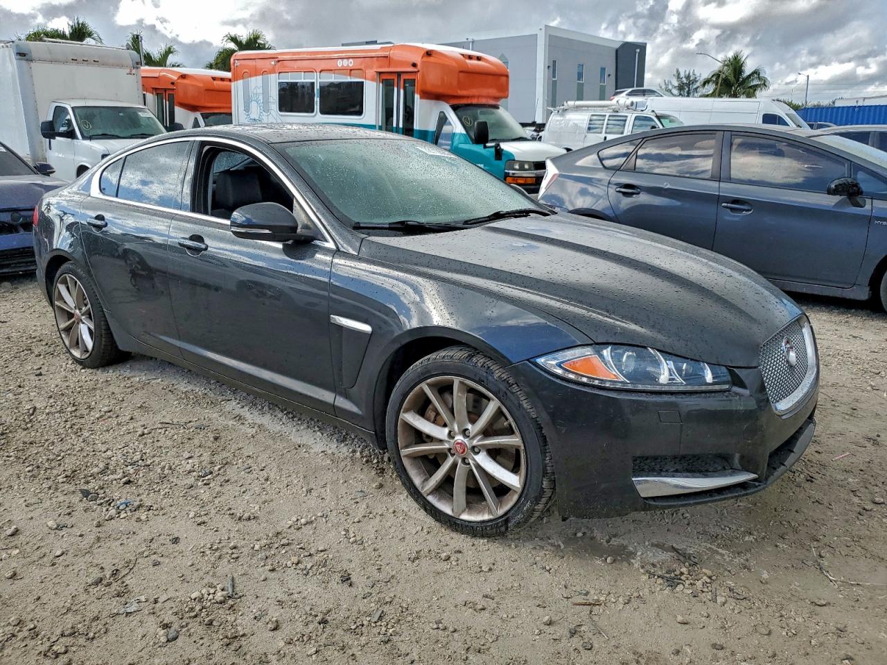 Jaguar XF Image 6