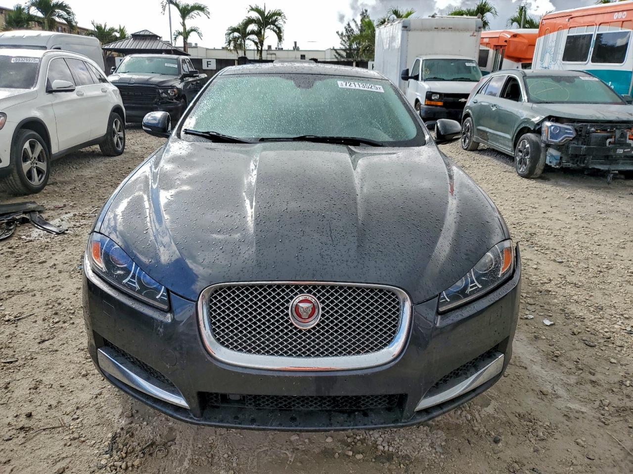 Jaguar XF Image 8
