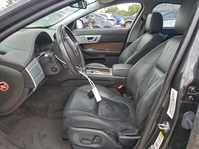 Jaguar XF Image 10