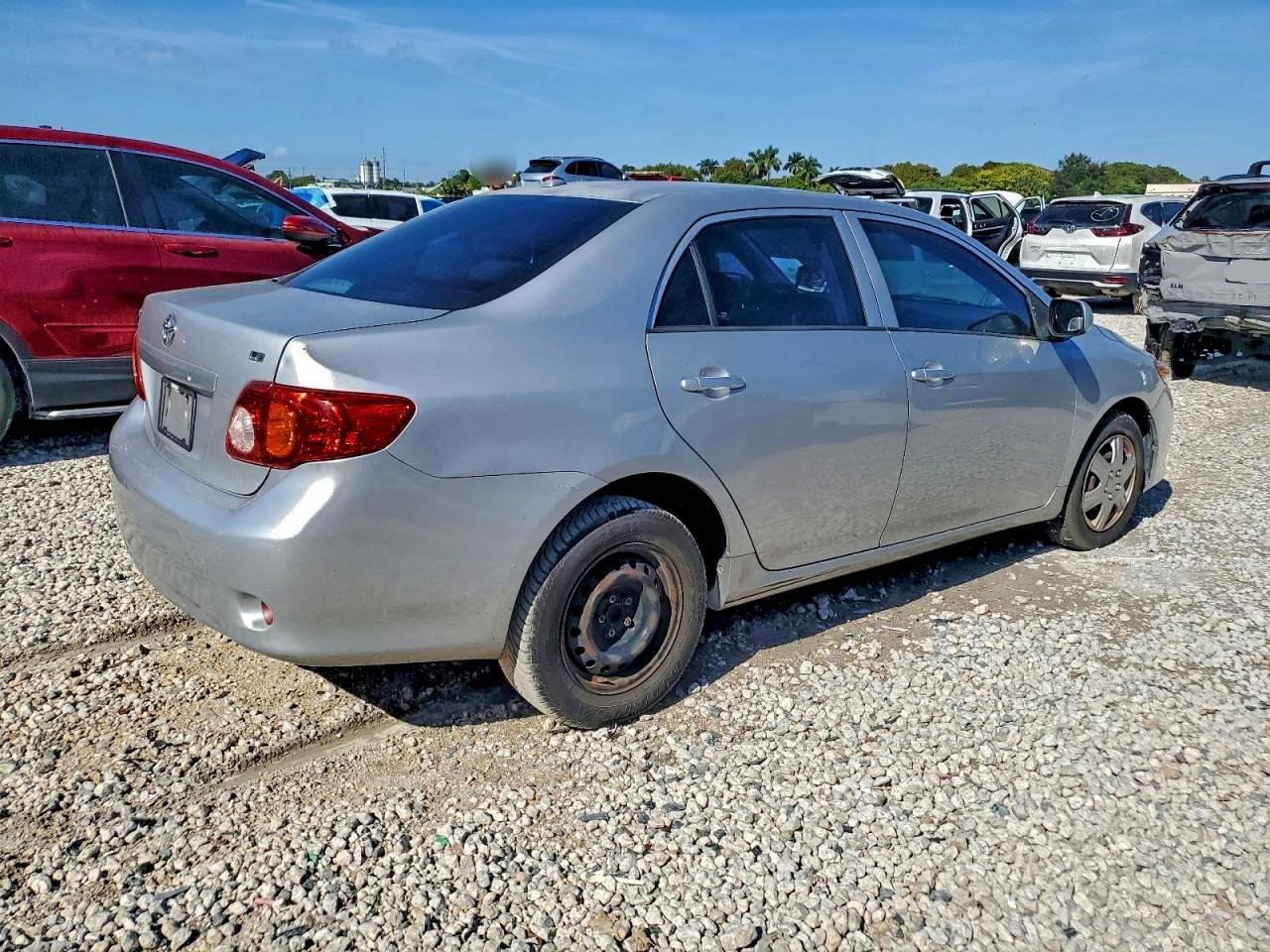 Toyota Corolla Base Image 9