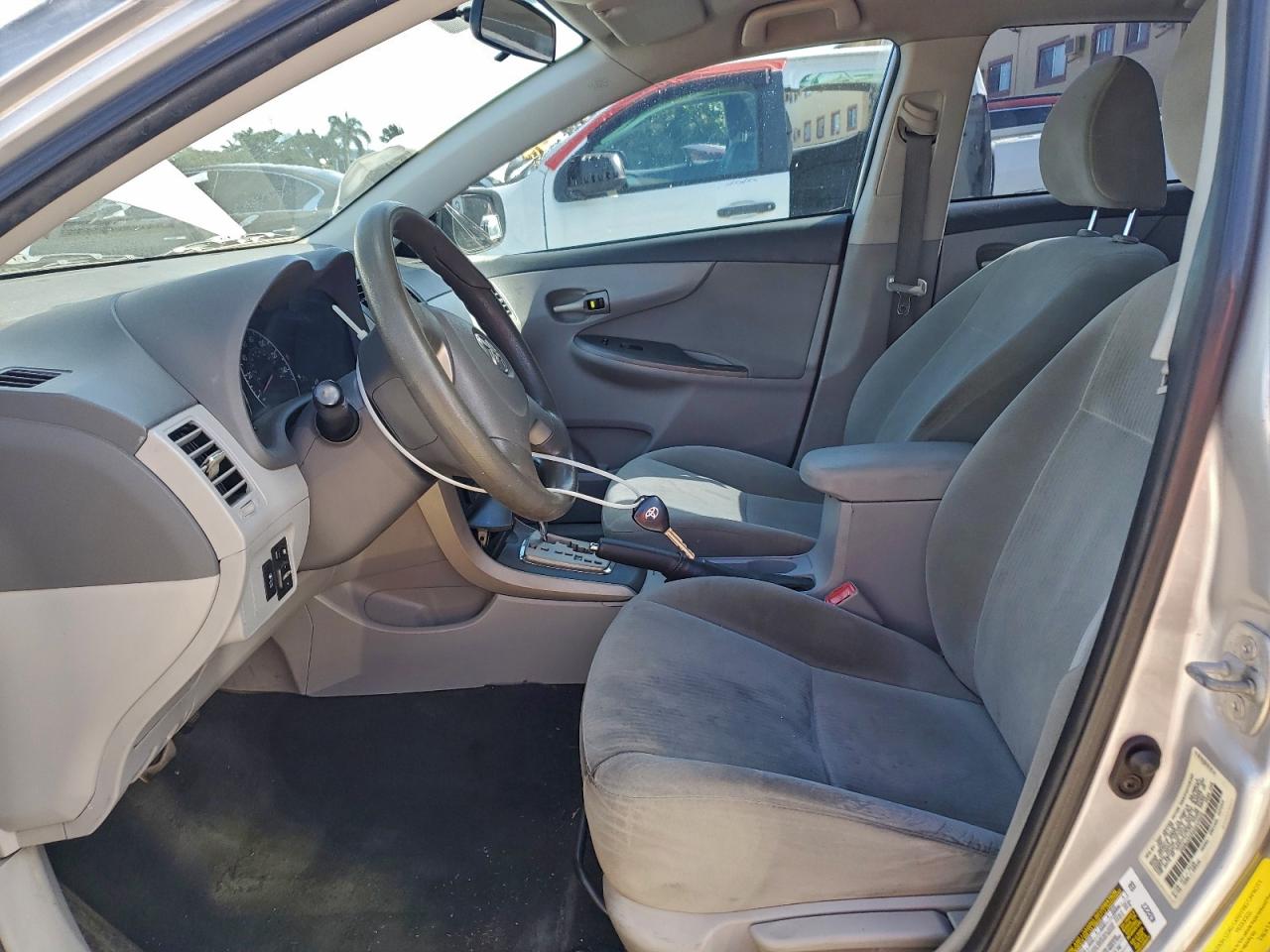 Toyota Corolla Base Image 5