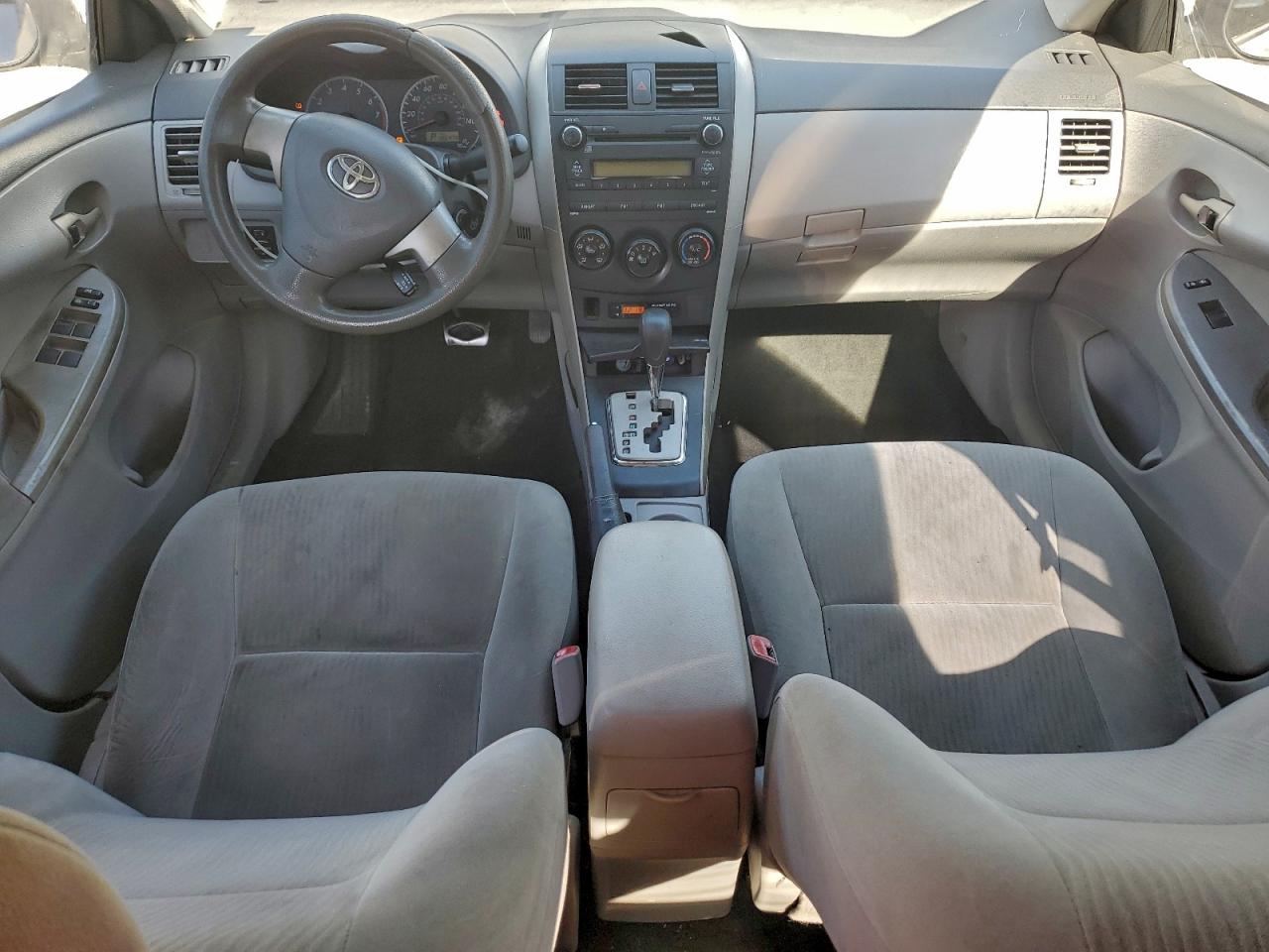 Toyota Corolla Base Image 6