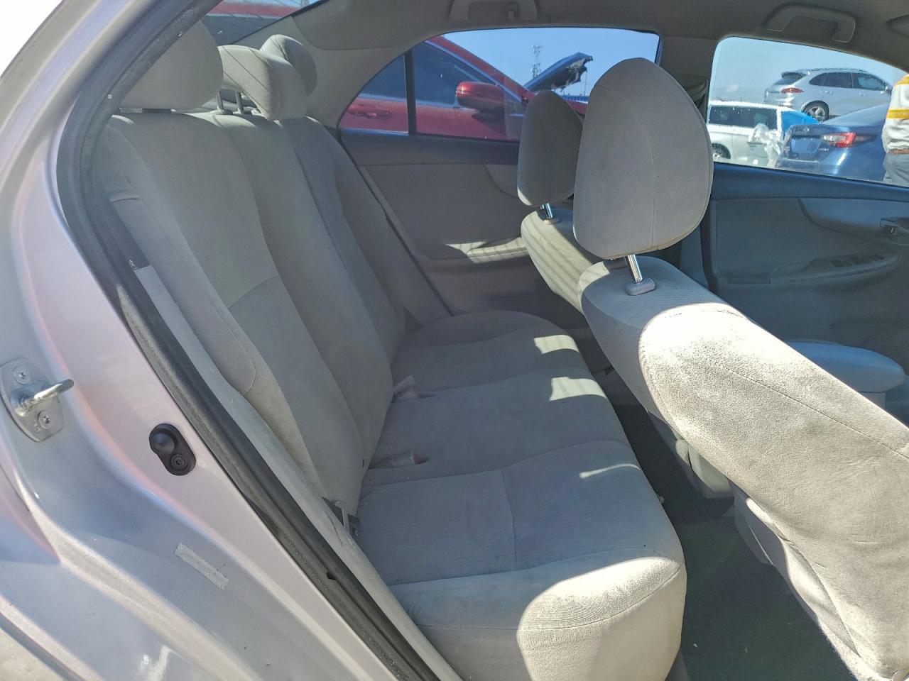 Toyota Corolla Base Image 7