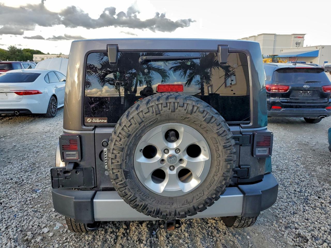 Jeep Wrangler Sahara Image 6
